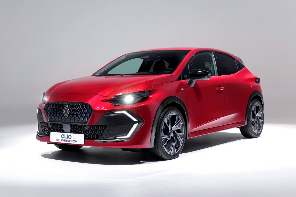 2026 Renault Clio front 3 4