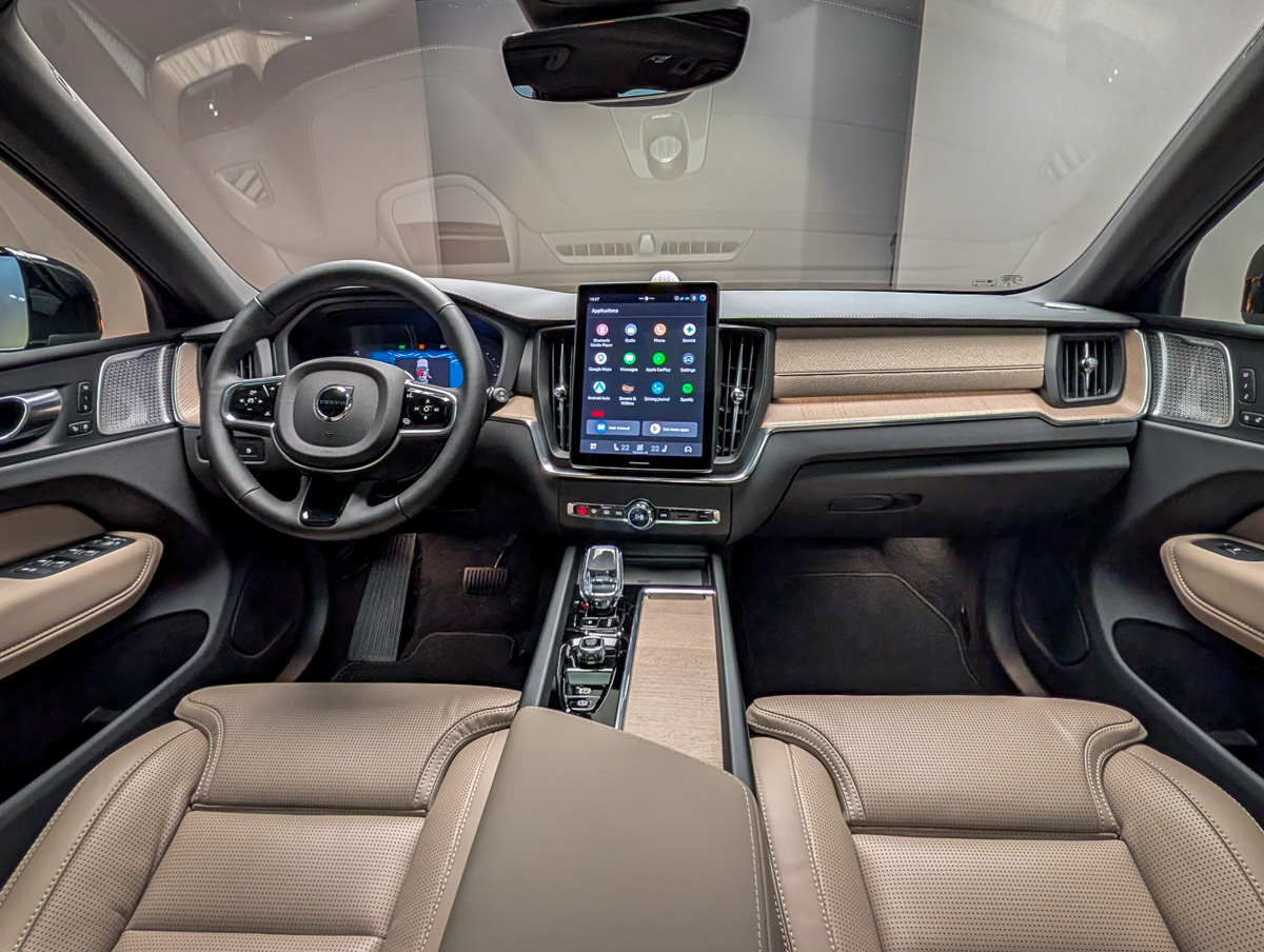 2028 Volvo XC60 preview