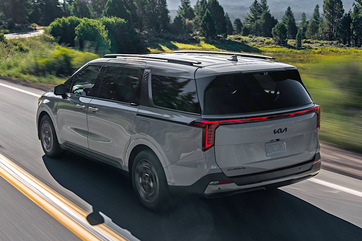 2027 Kia Carnival Hybrid rear