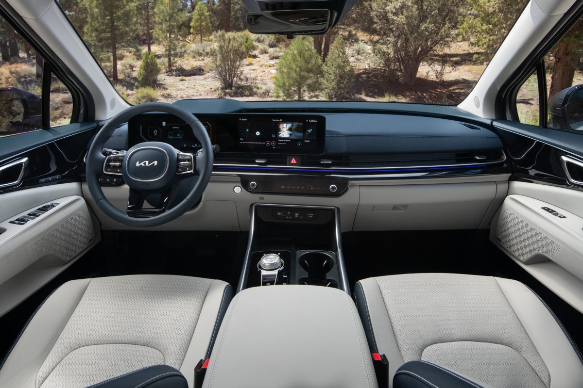 2025 Kia Carnival Preview - interior