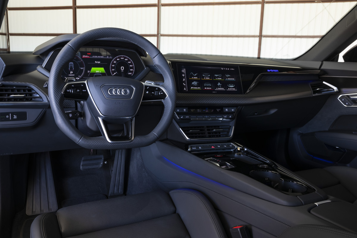 2024 Audi e-tron GT Preview interior