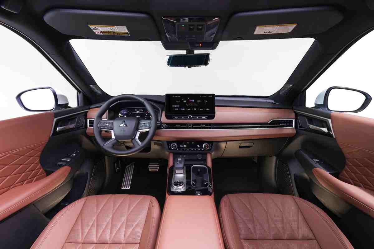 2026 Mitsubishi Outlander Preview - interior