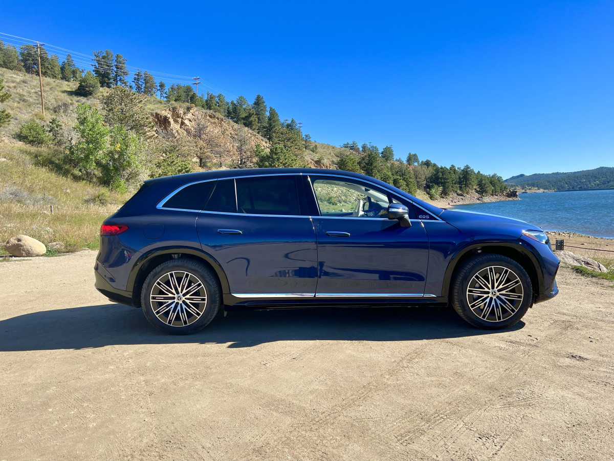 Video Review: 2023 Mercedes-Benz EQS SUV Expert Test Drive