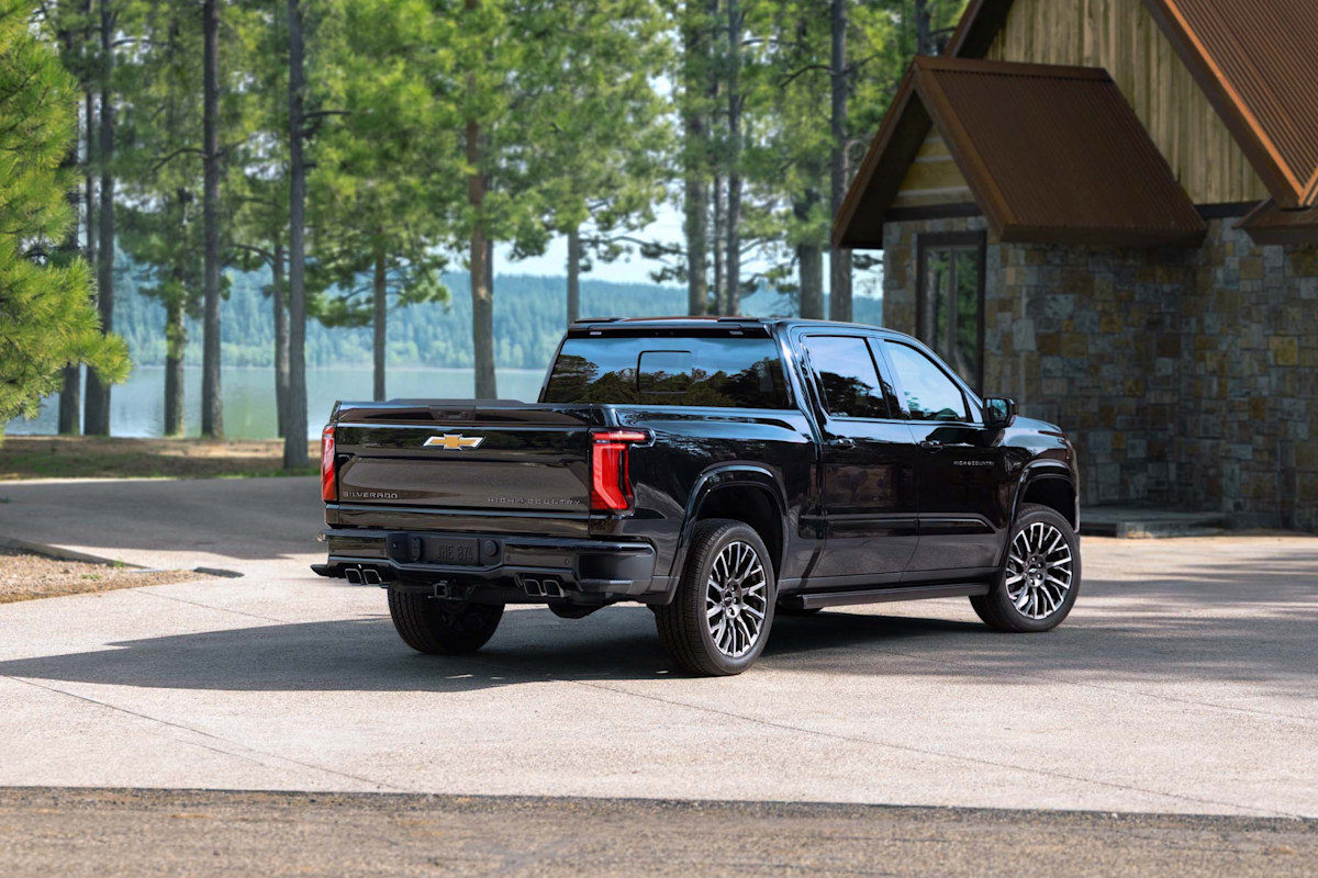 MY27 Chevrolet Silverado High Country Rear
