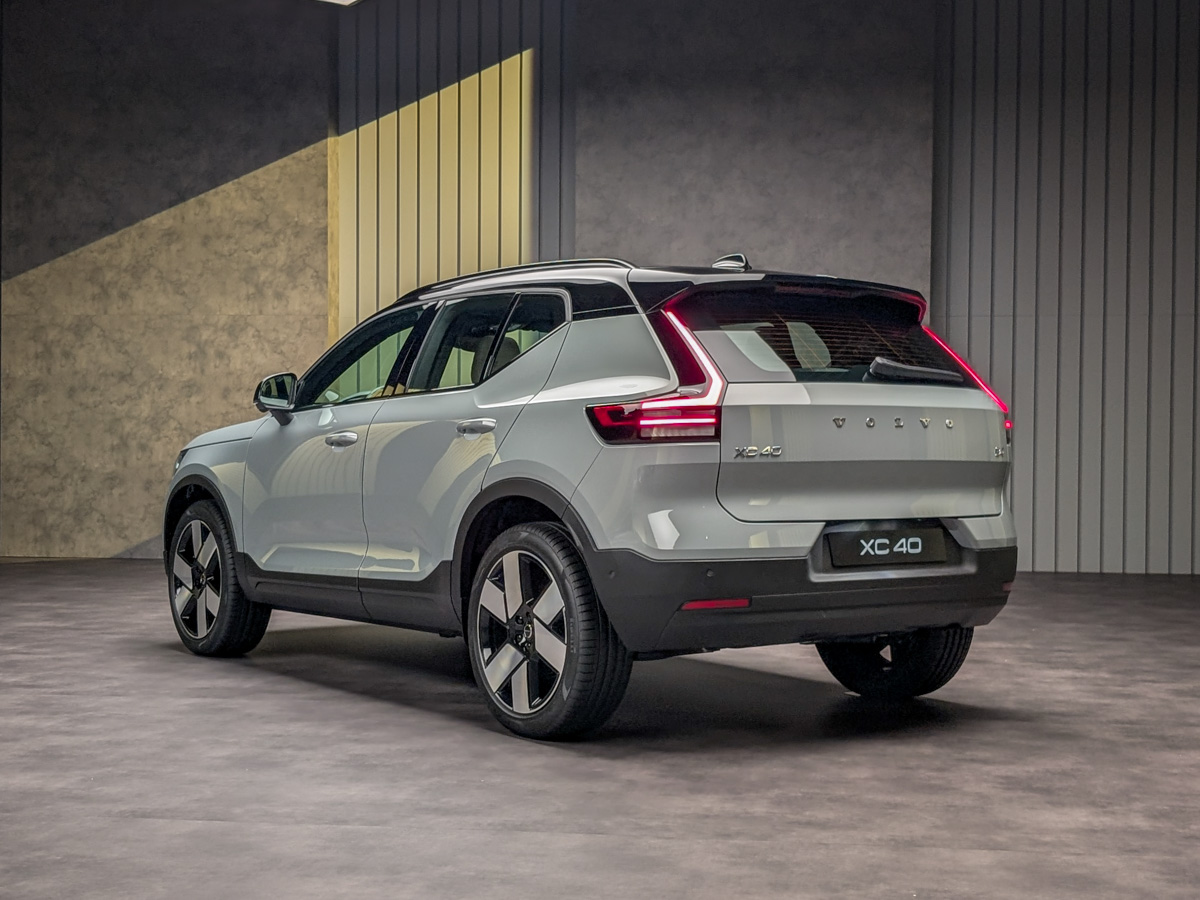 2028 Volvo XC40 preview photo