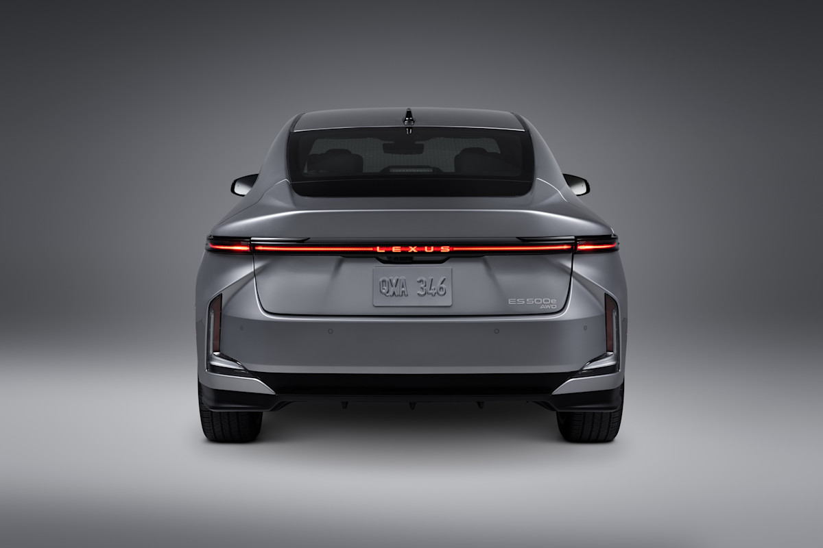 2026 Lexus ES500e preview photo