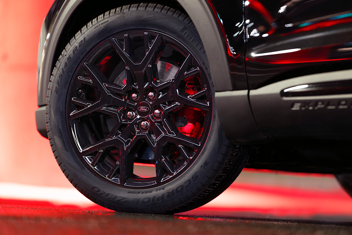 2027 Ford Explorer Preview - detail