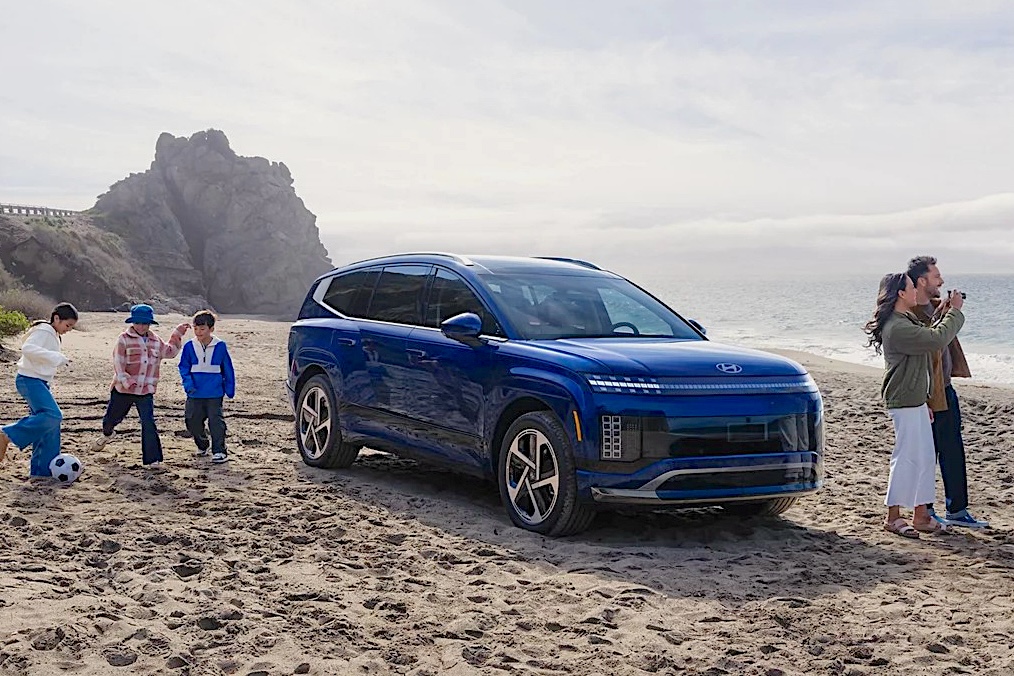 Hyundai Ioniq 9 beach