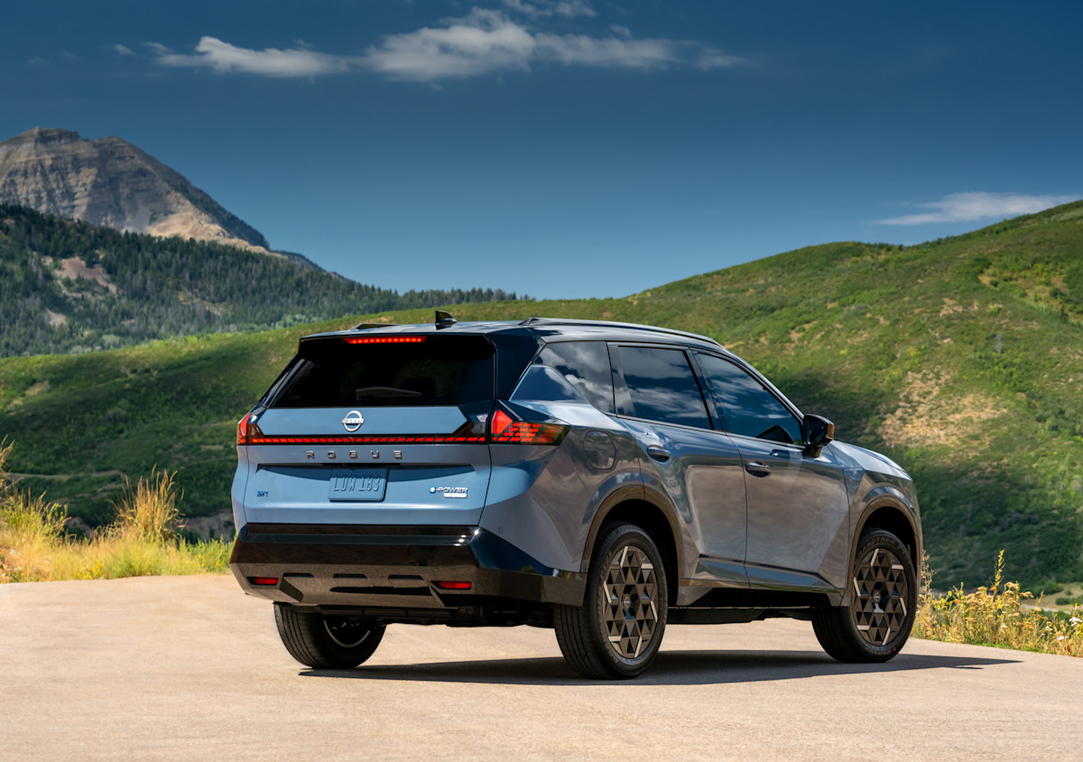 2027 Nissan Rogue Hybrid preview photo