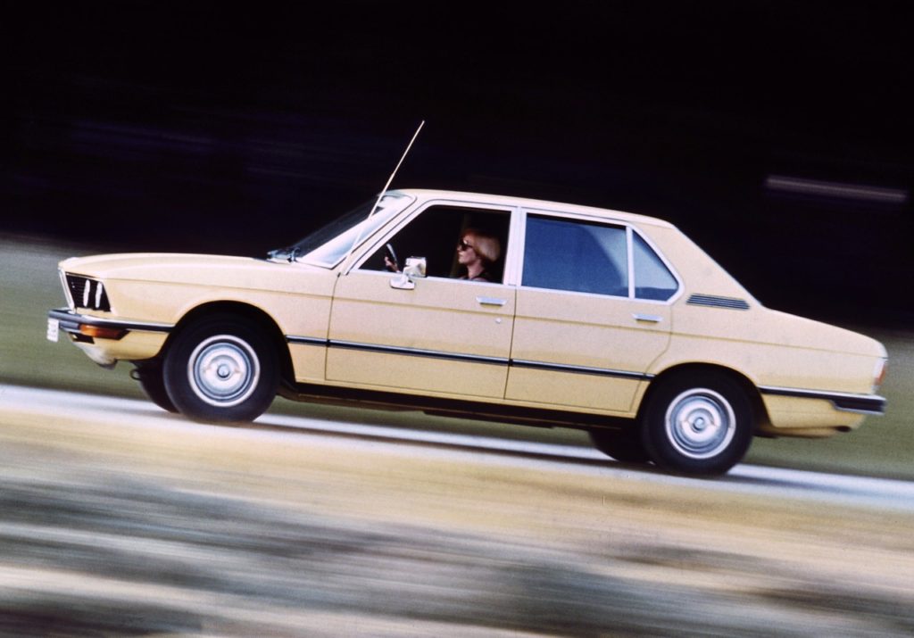 Automotive Reincarnations: Triumph 2000 and BMW 5 Series Side View Drive