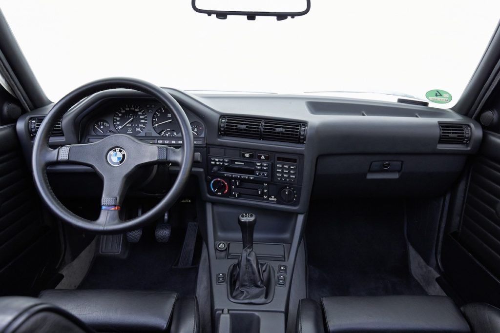 History Guide: BMW 3 Series 2nd Generation Interior
