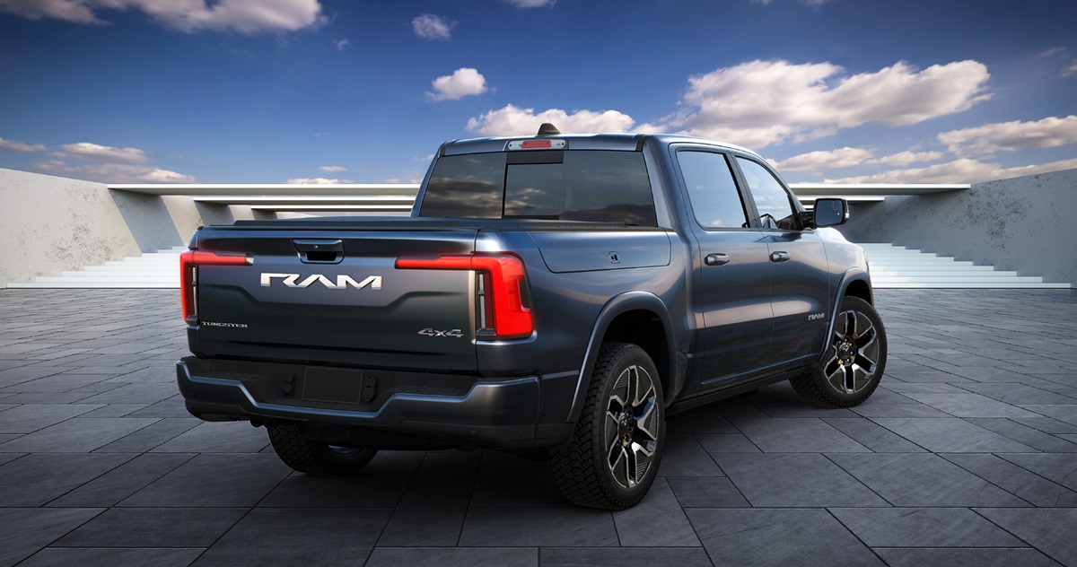 2025 Ram 1500 REV rear 3-4