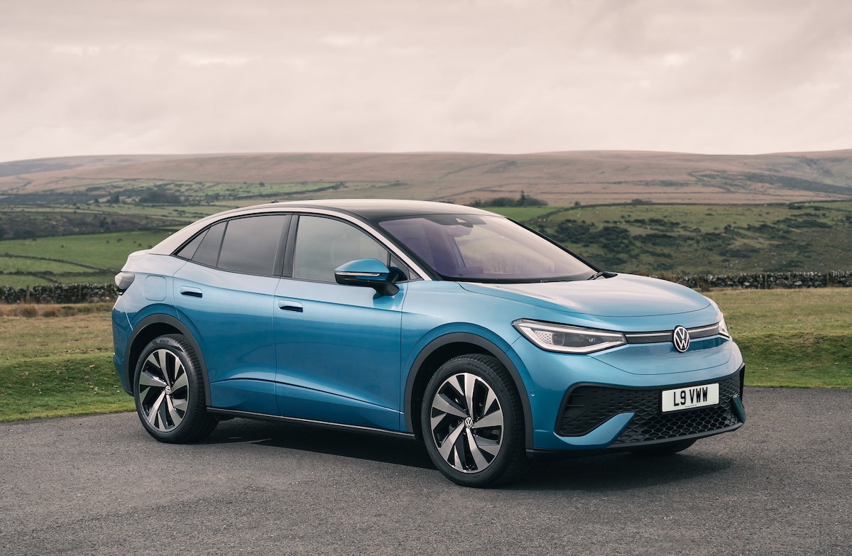 VW ID5 blue front driving