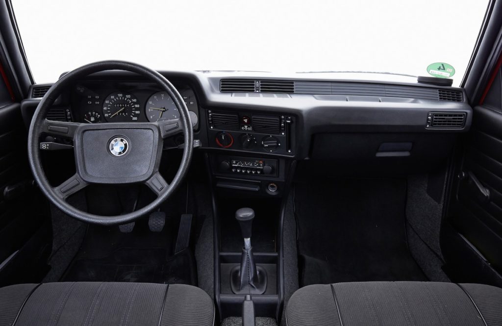 History Guide: BMW 3 Series 1st Generation Interior