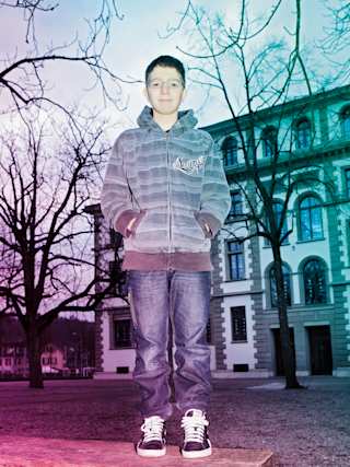 Nico vor seine Schule