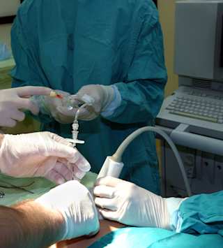 Schwangere Frau im Operationssaal