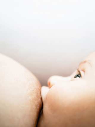 Baby an der Brust