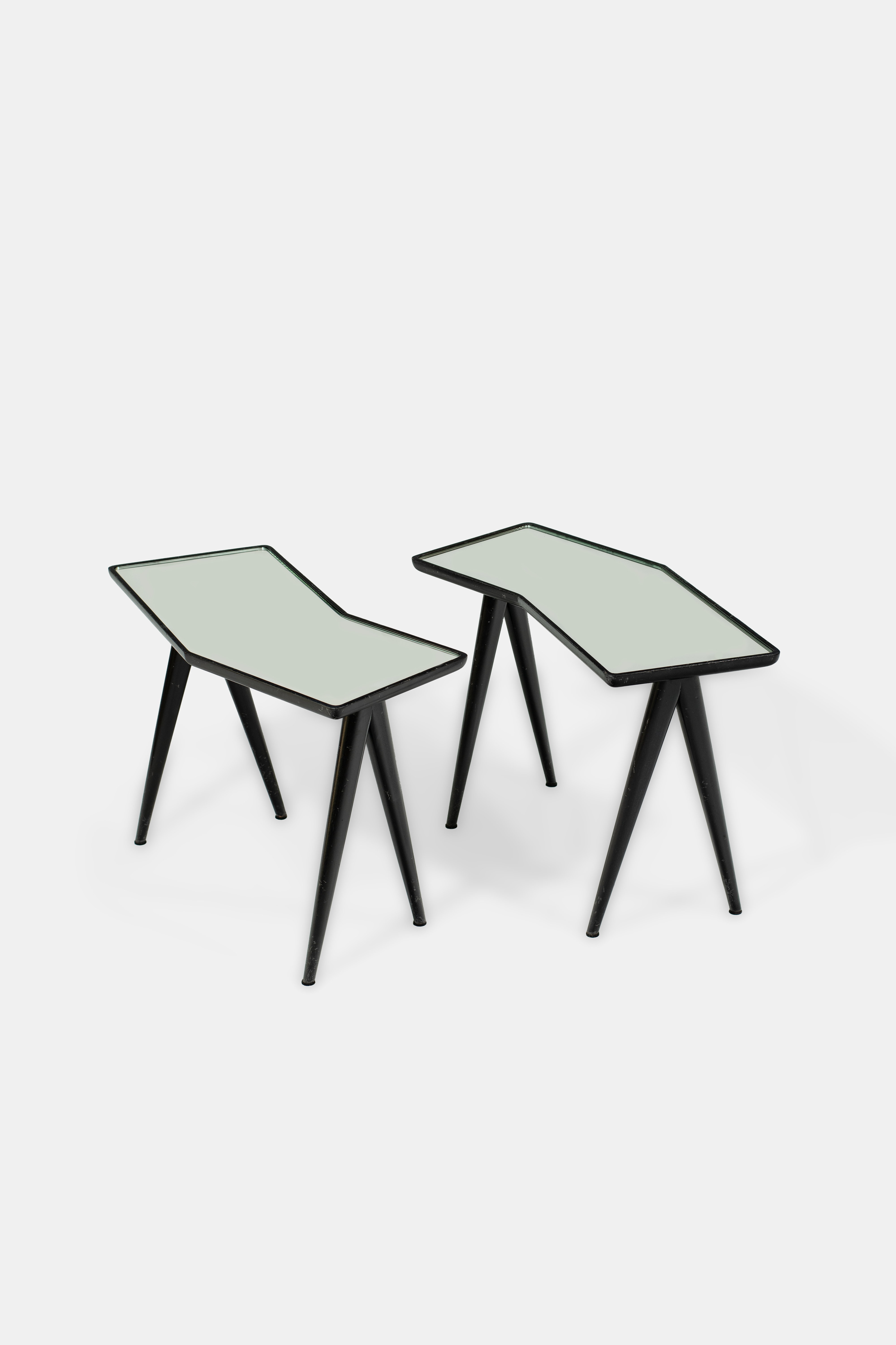 Gio Ponti & Pietro Chiesa, Rare pair of side tables, circa 1941, gio ponti, pietro chiesa, fontana arte, side tables, art deco, design, black lacquered wood, walnut, lacquer, mirror glass, italian design