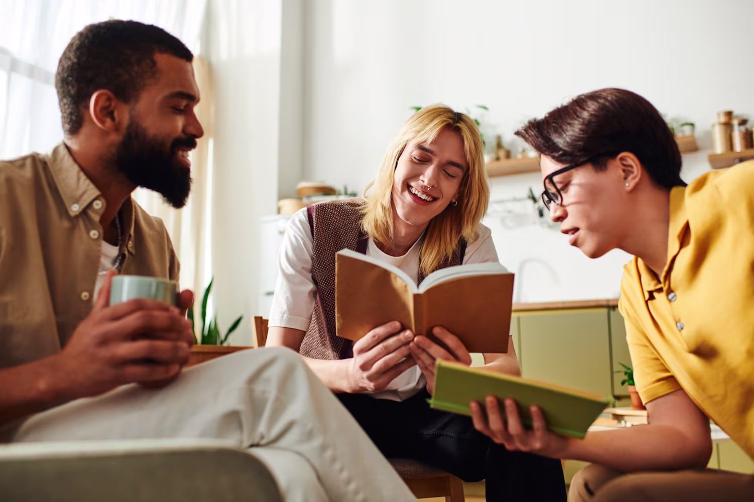 amici durante un reading party