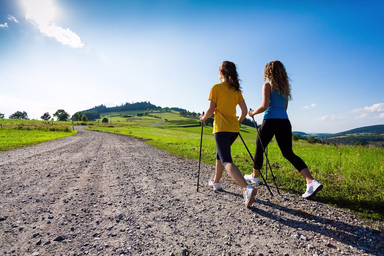 Cos'è il Nordic Walking, come iniziare e vantaggi.
