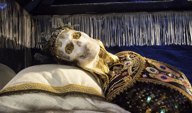 Traditional burial jewelry and decor