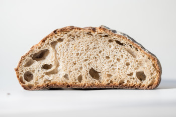What’s the Difference Between Sourdough Starter and Yeast? 