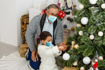 How to Safely Visit Family This Holiday Season