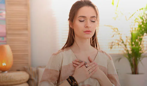 Terapia Reiki: ¿Qué es y cómo limpiar las energías del hogar? - Familia®