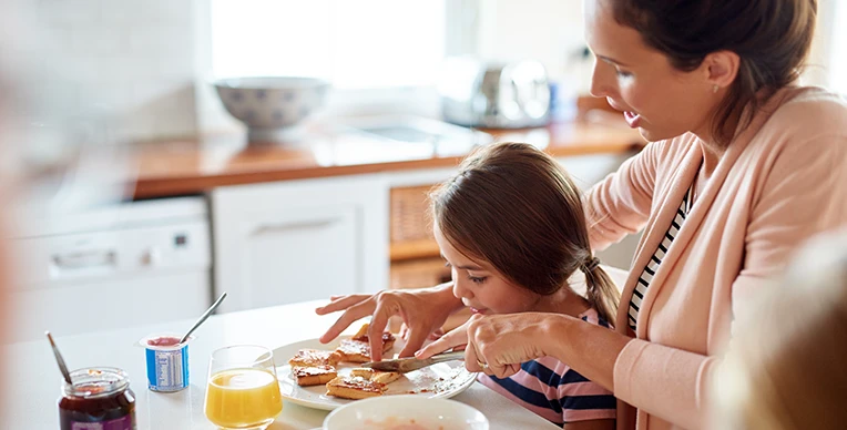 como-compartir-en-la-mesa-con-los-ninos-interna-1