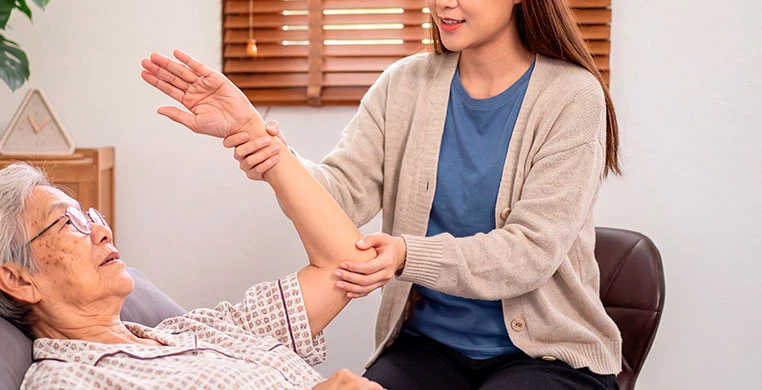 ejercicios-movilidad-articular-interna-4