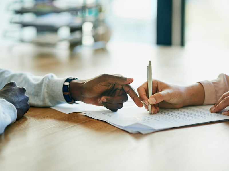 Two people discussing the terms of a collaborative practice agreement