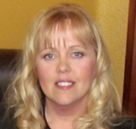 Author Headshot: Jennifer Tomaselli Headshot