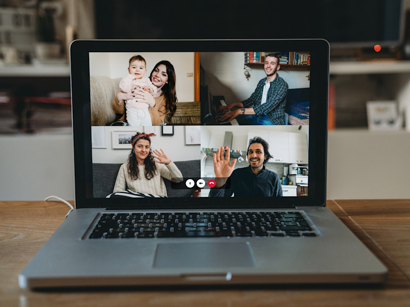 4 members of a family video conferencing each other