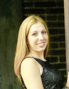Author Headshot: Kristy Snyder Headshot