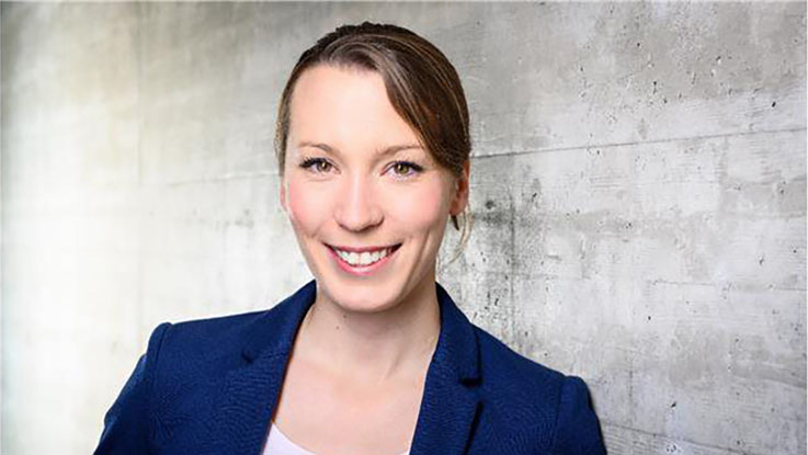 Anja-Linnenbuerger VIER-Head-of-Research
