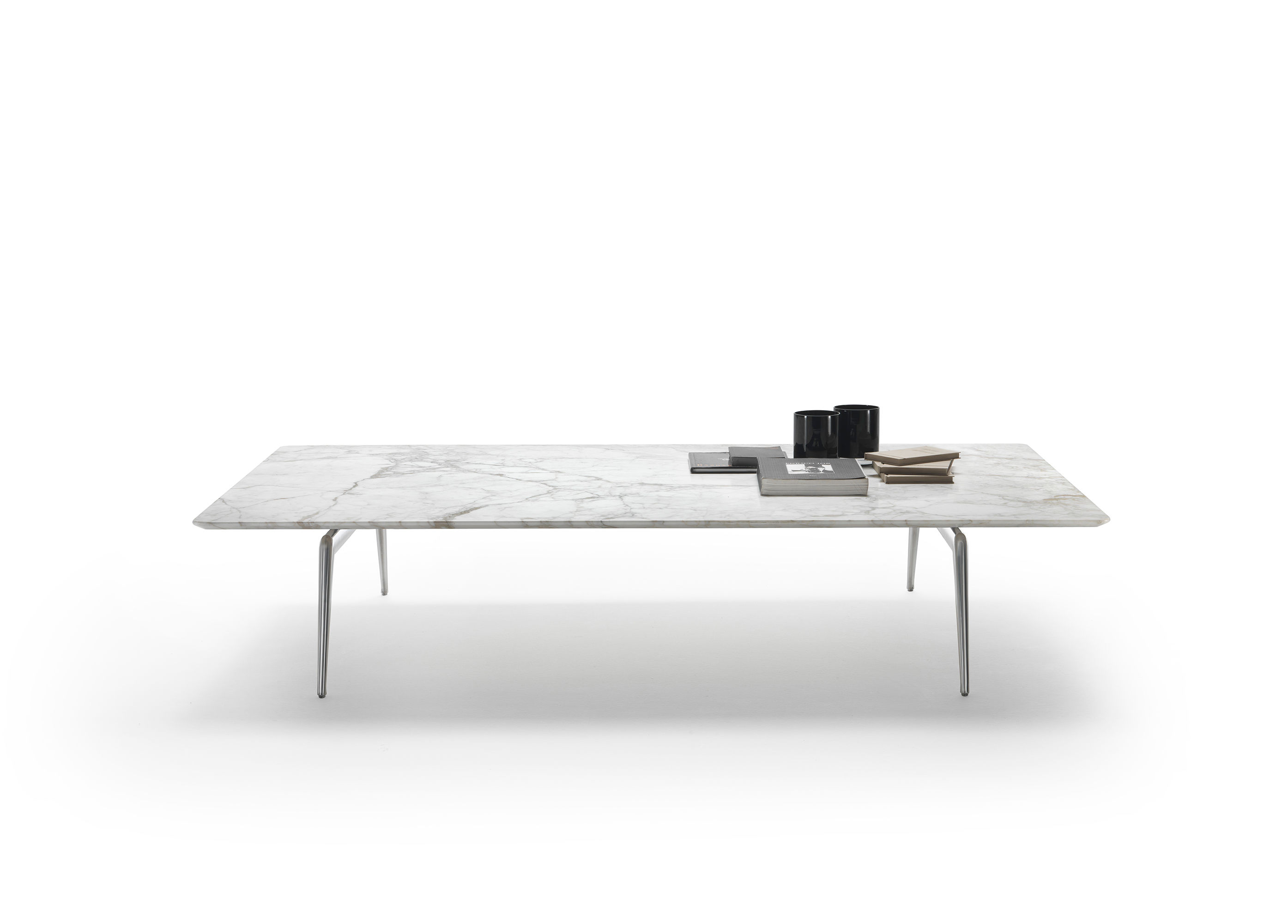 Este coffee table by Antonio Citterio forms part of ‘Quirinale contemporaneo’ Este coffee table by Antonio Citterio forms part of ‘Quirinale contemporaneo’
