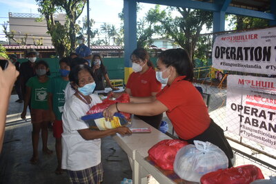 M Lhuillier joins relief efforts for typhoon victims