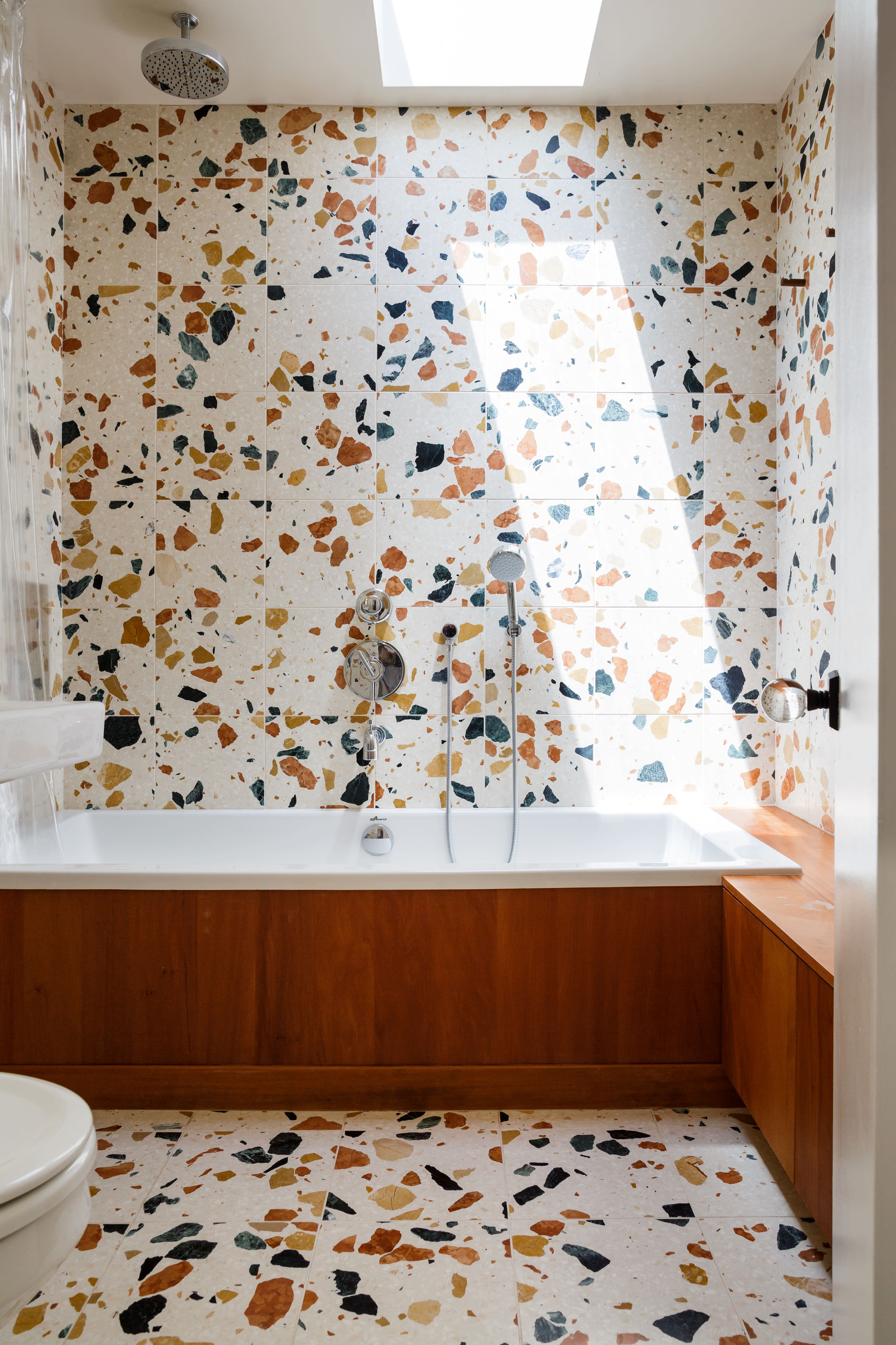 DzekMarmoreal-LA Los Angeles Bathroom White