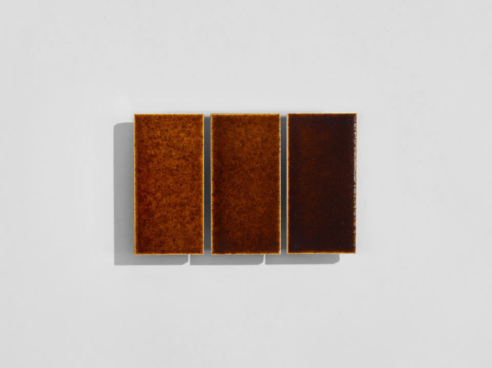 ExCinere Poly dark in the 95 ✕ 47mm format. Boxes contain a mix of glazes c,d,e.