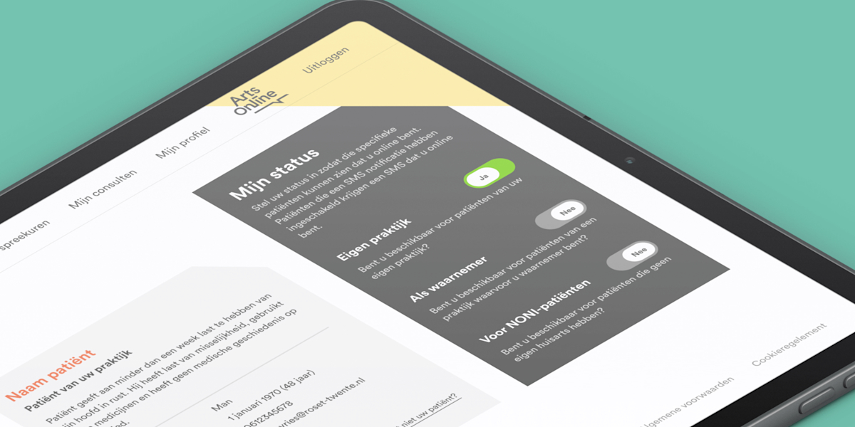 ArtsOnline - Een tablet met daarop de website op een groenblauwe achtergrond