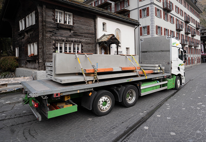 Transport der Betonelemente nach Luzern