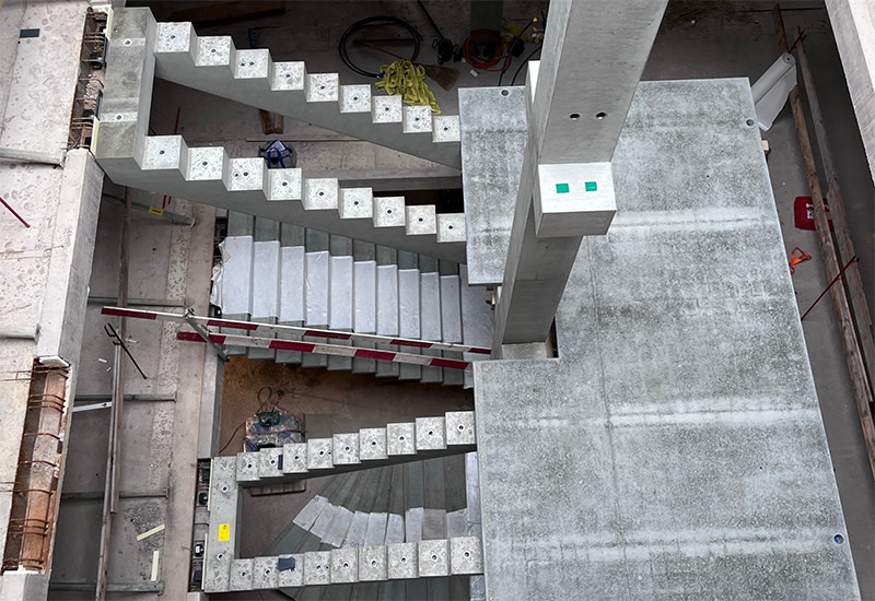 Kantonsschule Limmattal, Urdorf Die MÜLLER-STEINAG ELEMENT AG durfte für die Schulanlage 170 ELEF® Fassadenstützen, 96 ELEF®Betonstützen, 168 ELEF® Träger und 6 ELEF® Treppenelemente herstellen und liefern.