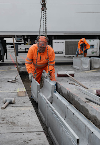 Arealentwässerung mit BIRCOsir® Rinnen Arealentwässerung mit BIRCOsir® Rinnen