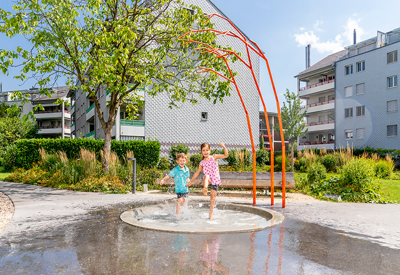 La joie de vivre jaillit dans le béton: le nouveau bâtiment résidentiel «Aqua» à Horw