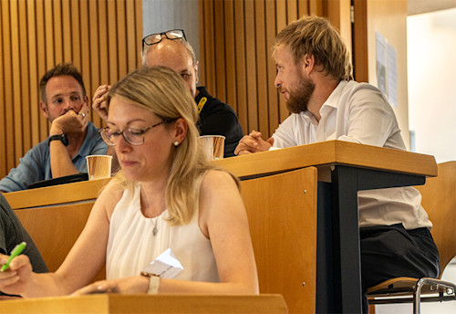 Rétrospective du colloque sur les systèmes végétaux 2023 – systèmes de végétation dans la ville-éponge Des experts se sont retrouvés jeudi 7 septembre 2023 à la ZHAW de Wädenswil pour échanger sur les solutions dédiées à la ville-éponge.