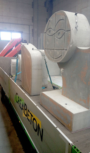 Transport Betonkatze Betonkatze auf CREABETON Lastwagen bereit zum Transport.