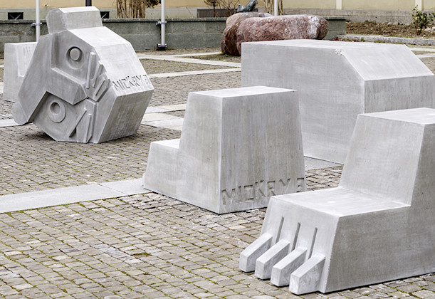 Lionne en béton devant la mairie de Zurich Lionne en béton devant la mairie de Zurich