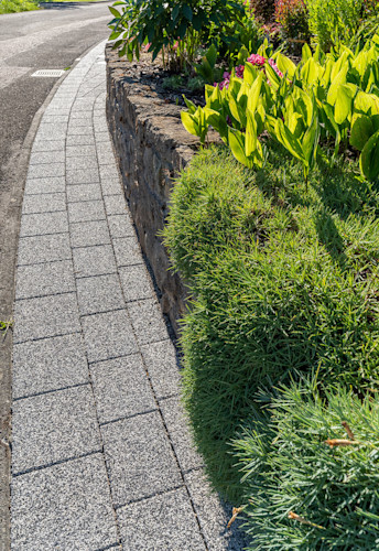 Pavés filtrants CARENA® fino chanfreinés avec parement élégant Pavés filtrants CARENA® fino chanfreinés avec parement élégant