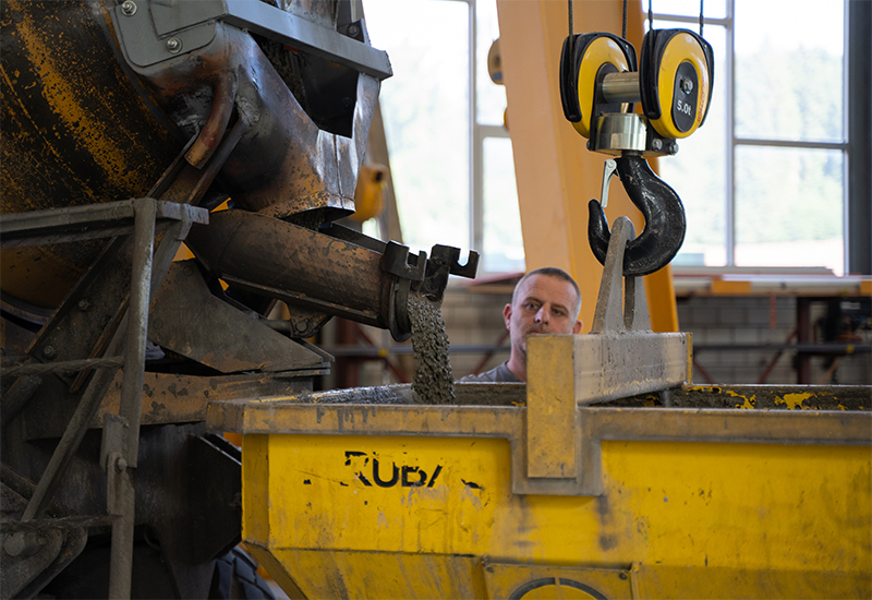 Die Ladestationen werden allesamt im Herzen der Schweiz vorfabriziert. Die Ladestationen werden allesamt im Herzen der Schweiz vorfabriziert.