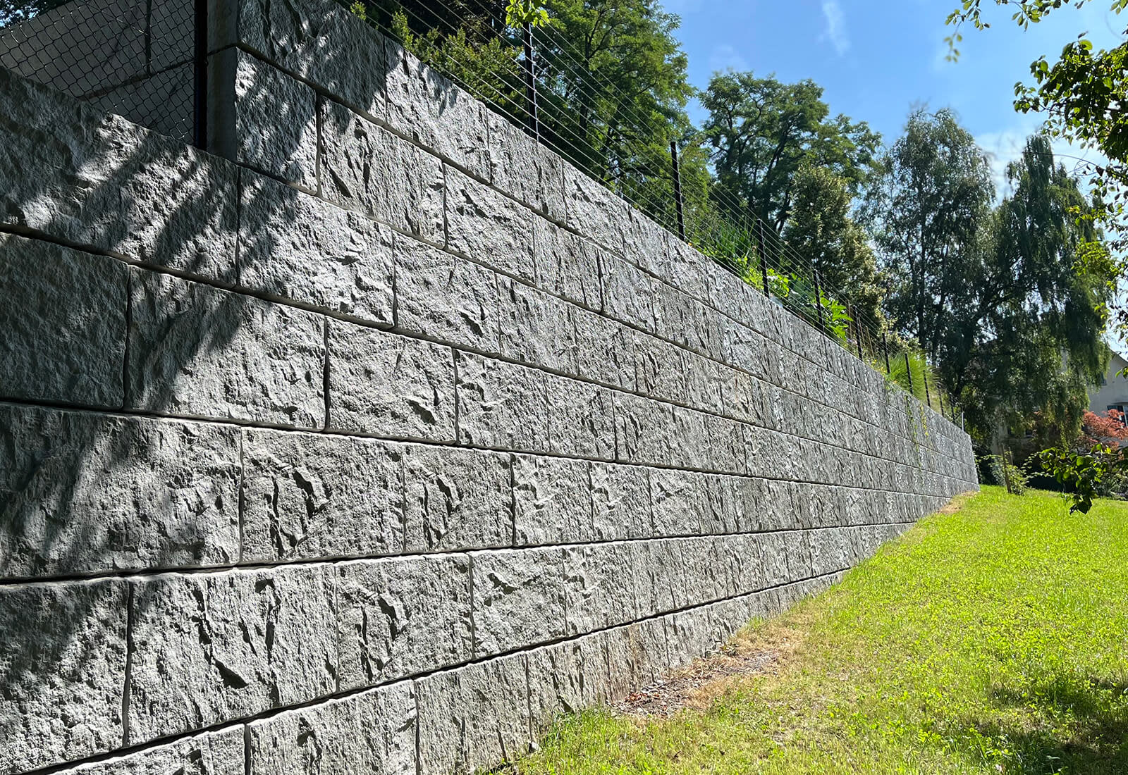 Une solution élégante pour des talus exigeants à Gossau